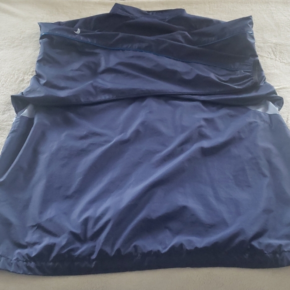 Nike - Picture 4 of 15